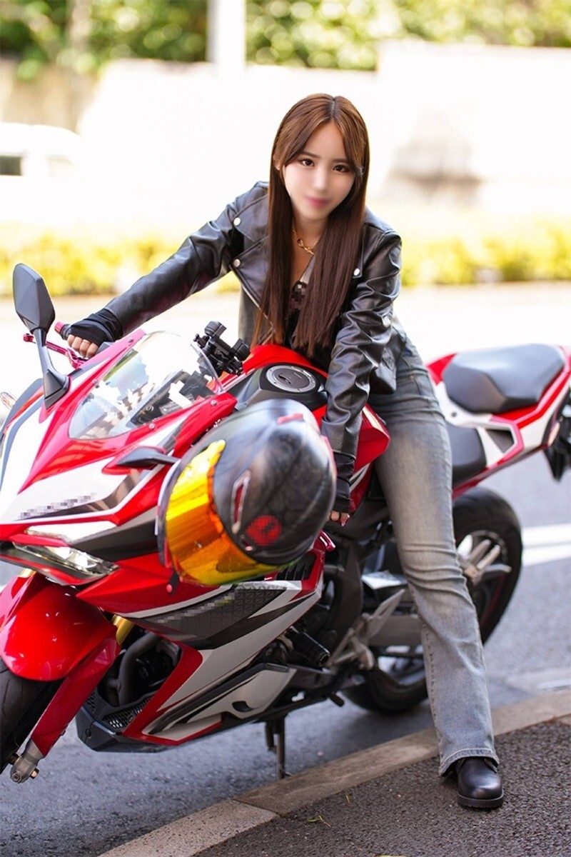 FC2-PPV-4770732 [Limited Price] A beautiful woman with an incredible figure and a motorcycle as her partner. This cool and straightforward woman loses